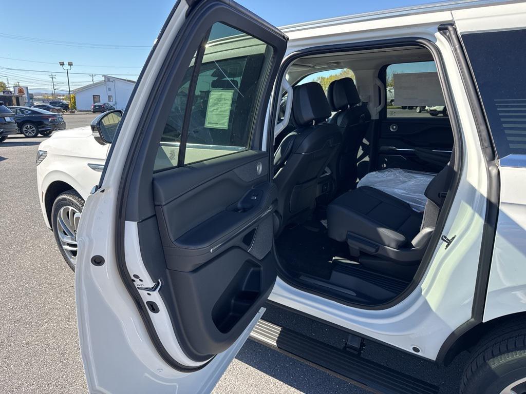 new 2025 Lincoln Navigator L car, priced at $107,325