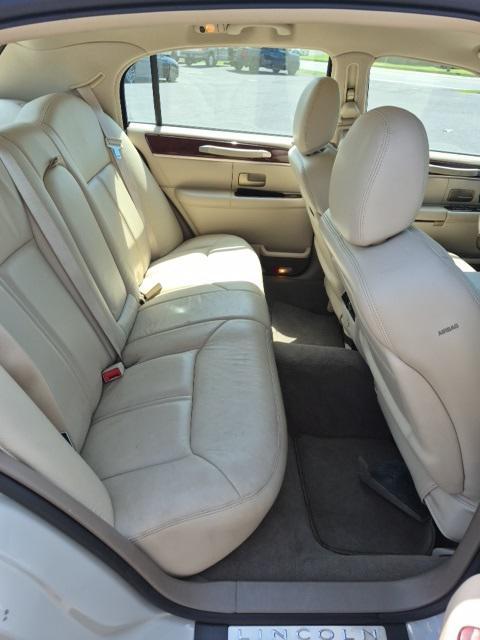 used 2004 Lincoln Town Car car, priced at $14,884