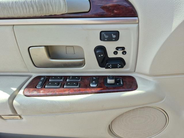used 2004 Lincoln Town Car car, priced at $14,884