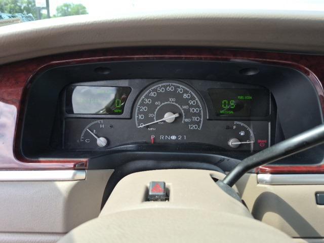 used 2004 Lincoln Town Car car, priced at $14,884