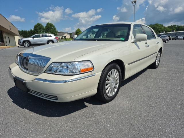 used 2004 Lincoln Town Car car, priced at $14,884