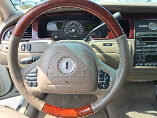 used 2004 Lincoln Town Car car, priced at $14,884