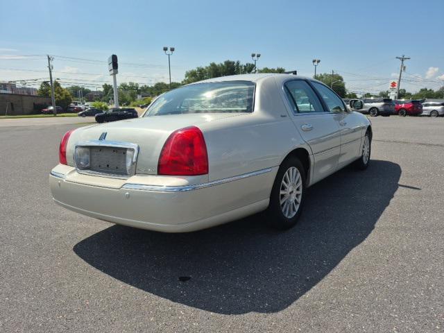 used 2004 Lincoln Town Car car, priced at $14,884
