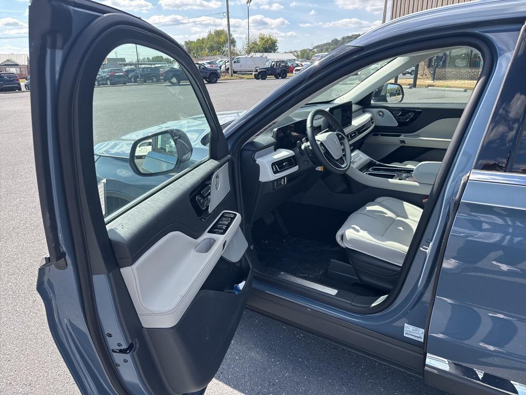 new 2025 Lincoln Aviator car, priced at $79,070