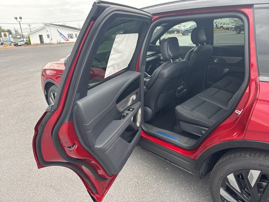 new 2025 Lincoln Nautilus car, priced at $75,980