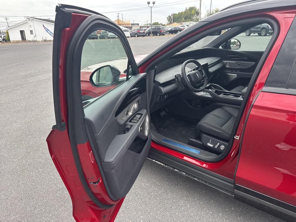 new 2025 Lincoln Nautilus car, priced at $75,980