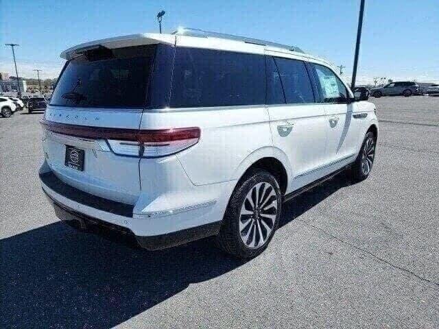new 2024 Lincoln Navigator car, priced at $105,375