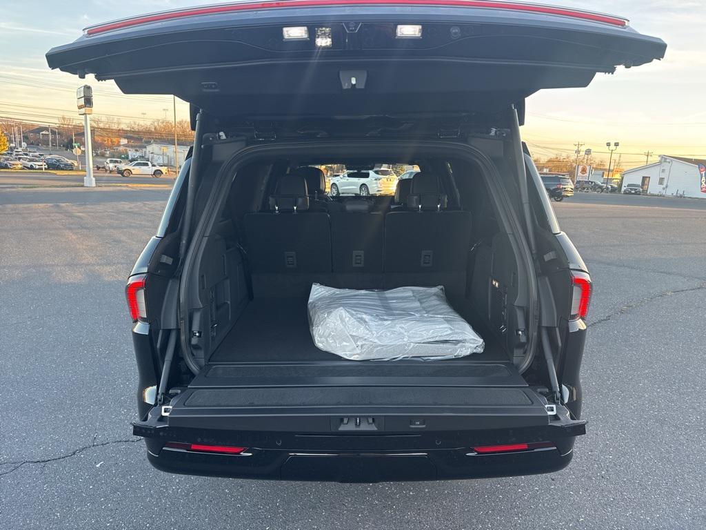 new 2025 Lincoln Navigator L car, priced at $109,545