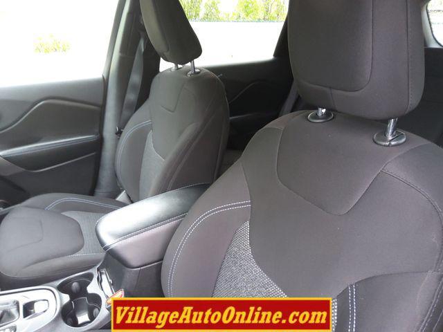 used 2019 Jeep Cherokee car, priced at $12,990