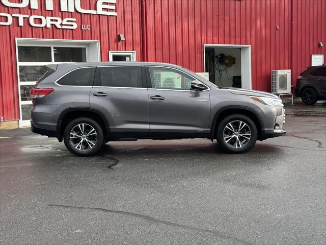 used 2019 Toyota Highlander Hybrid car, priced at $24,709