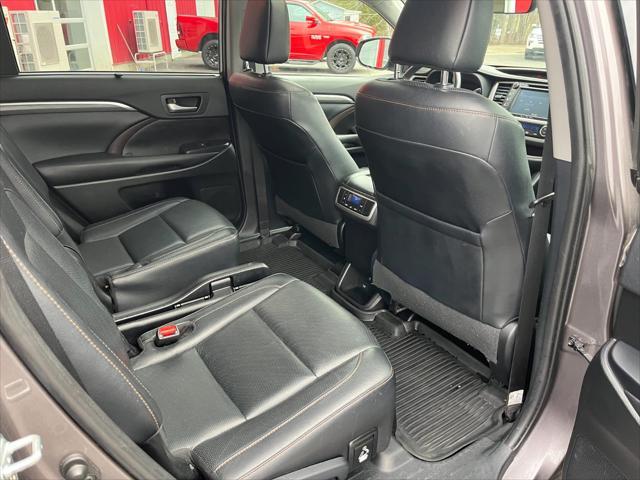 used 2019 Toyota Highlander car, priced at $22,900