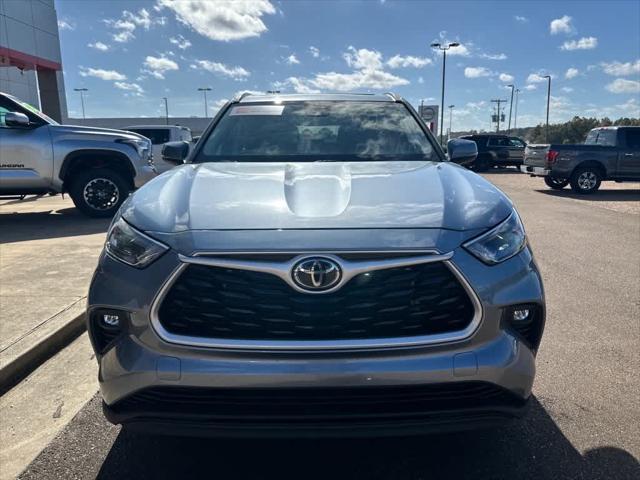 used 2023 Toyota Highlander car, priced at $39,500