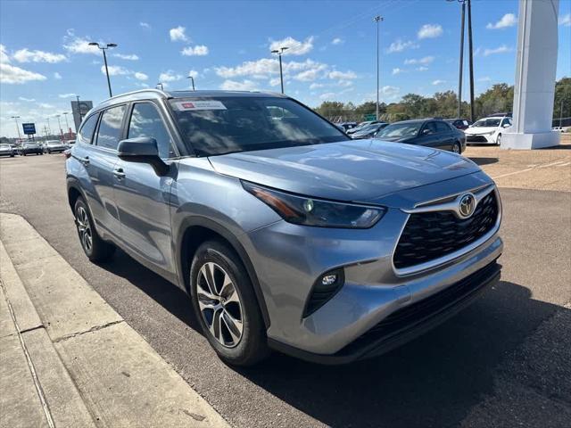 used 2023 Toyota Highlander car, priced at $39,500