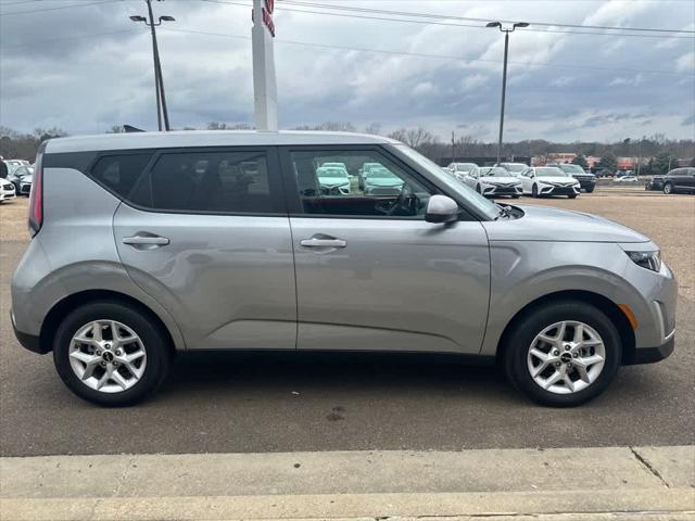 used 2024 Kia Soul car, priced at $18,994