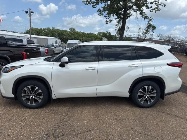 used 2020 Toyota Highlander car, priced at $26,475