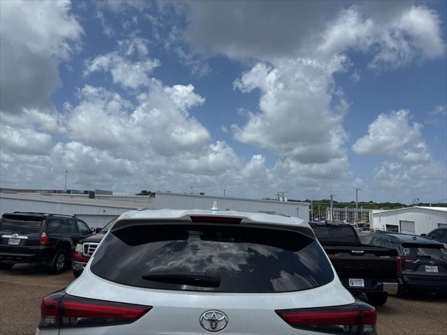 used 2020 Toyota Highlander car, priced at $26,475