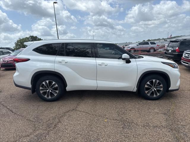 used 2020 Toyota Highlander car, priced at $26,475