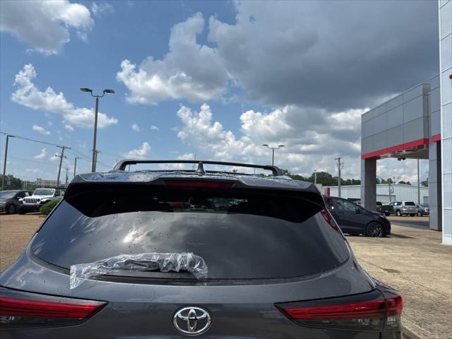 used 2023 Toyota Highlander car, priced at $40,995