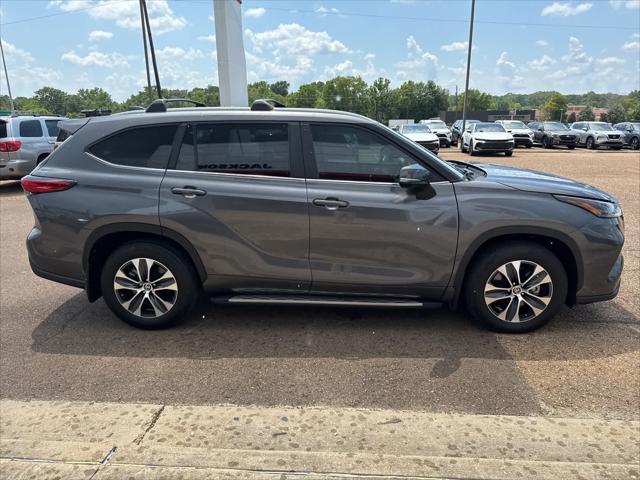 used 2023 Toyota Highlander car, priced at $40,995