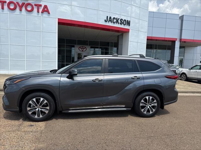 used 2023 Toyota Highlander car, priced at $40,995