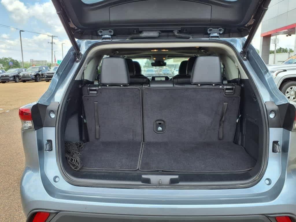 used 2023 Toyota Highlander car, priced at $39,290
