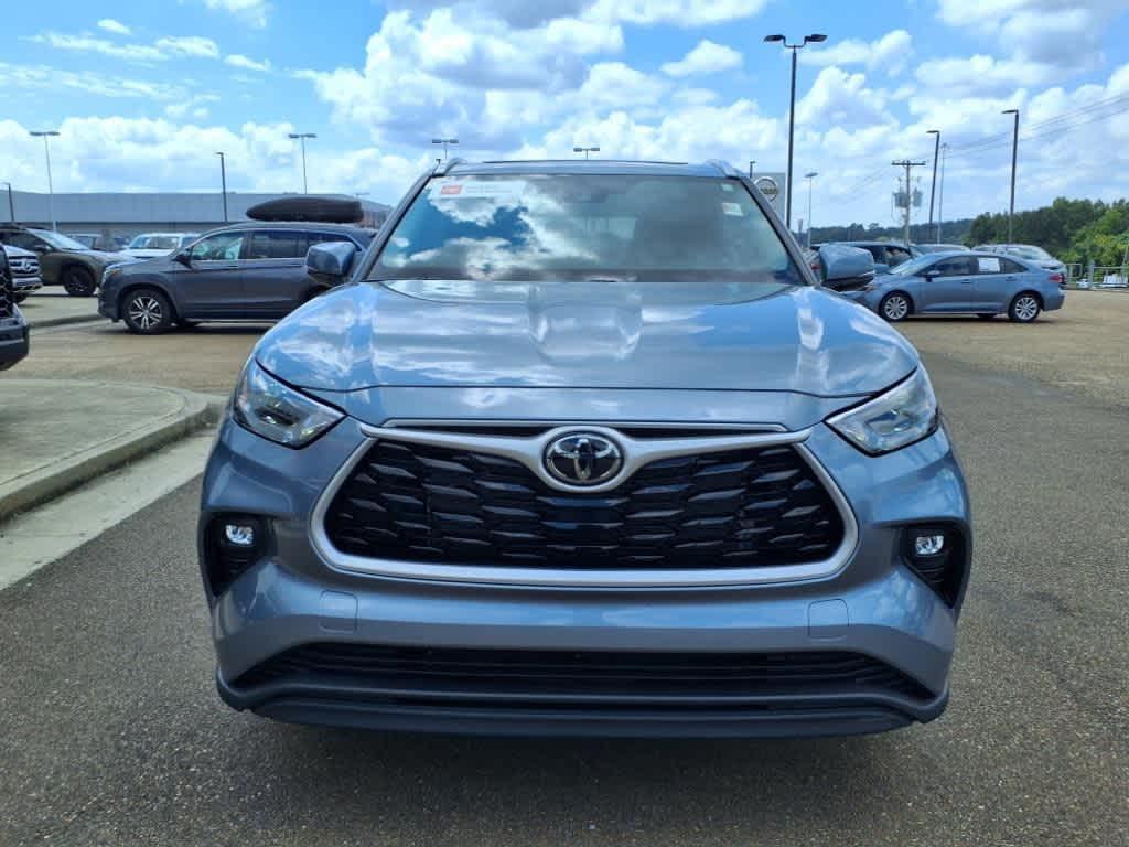 used 2023 Toyota Highlander car, priced at $39,290