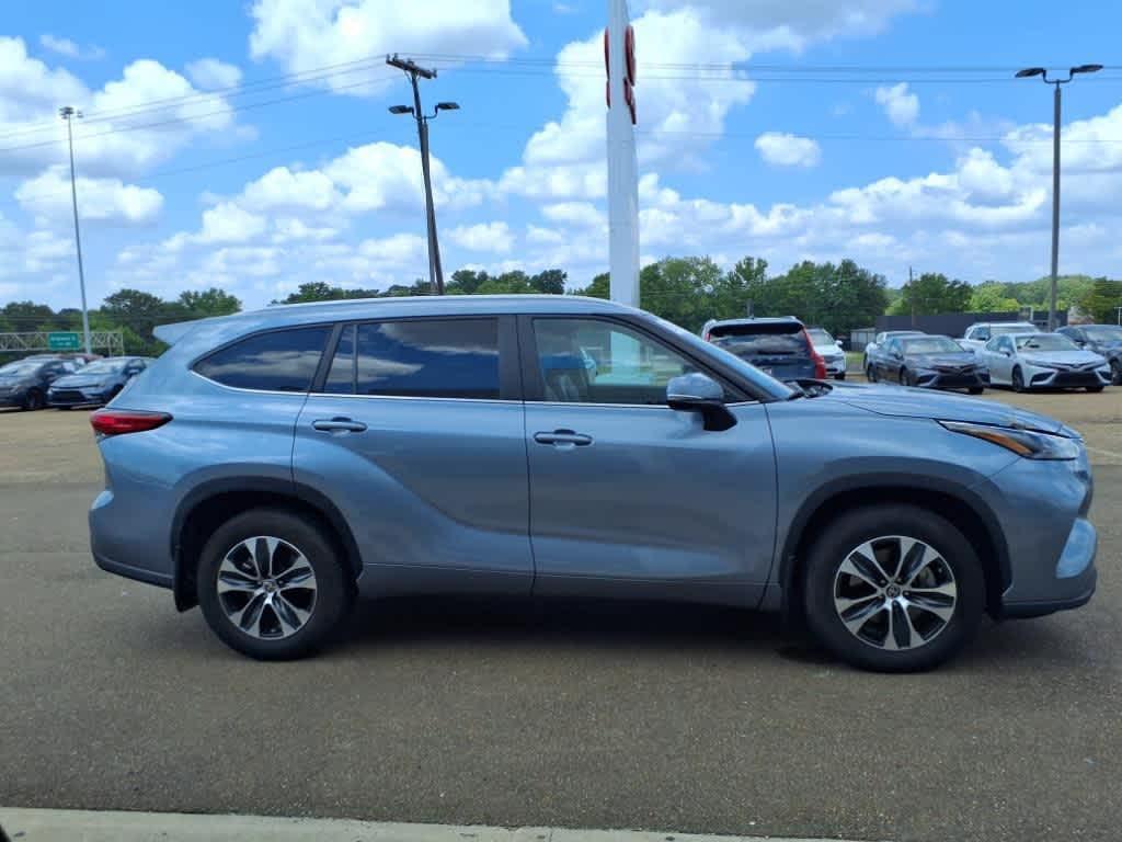 used 2023 Toyota Highlander car, priced at $39,290