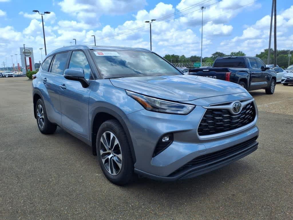 used 2023 Toyota Highlander car, priced at $39,290