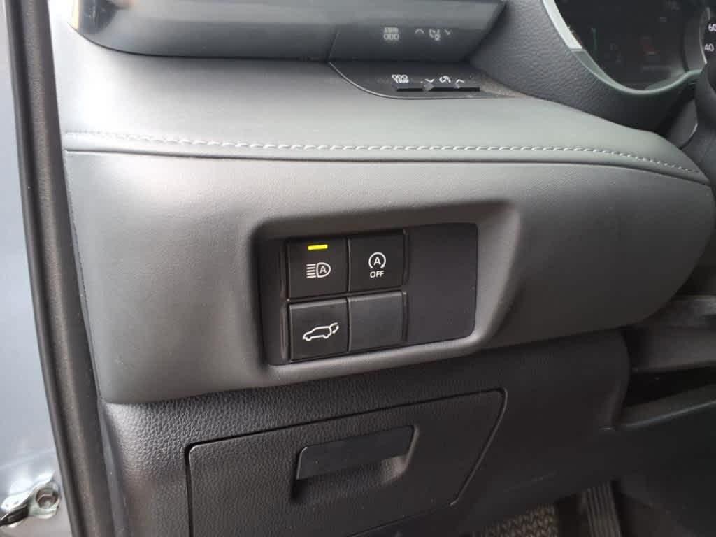 used 2023 Toyota Highlander car, priced at $39,290