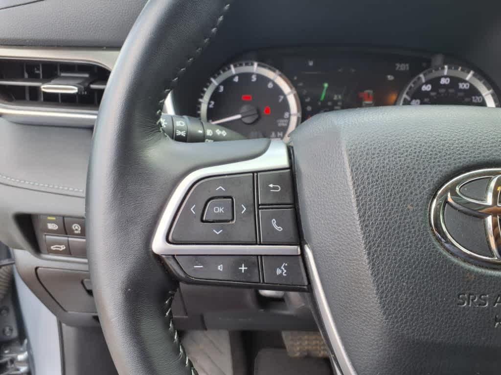 used 2023 Toyota Highlander car, priced at $39,290