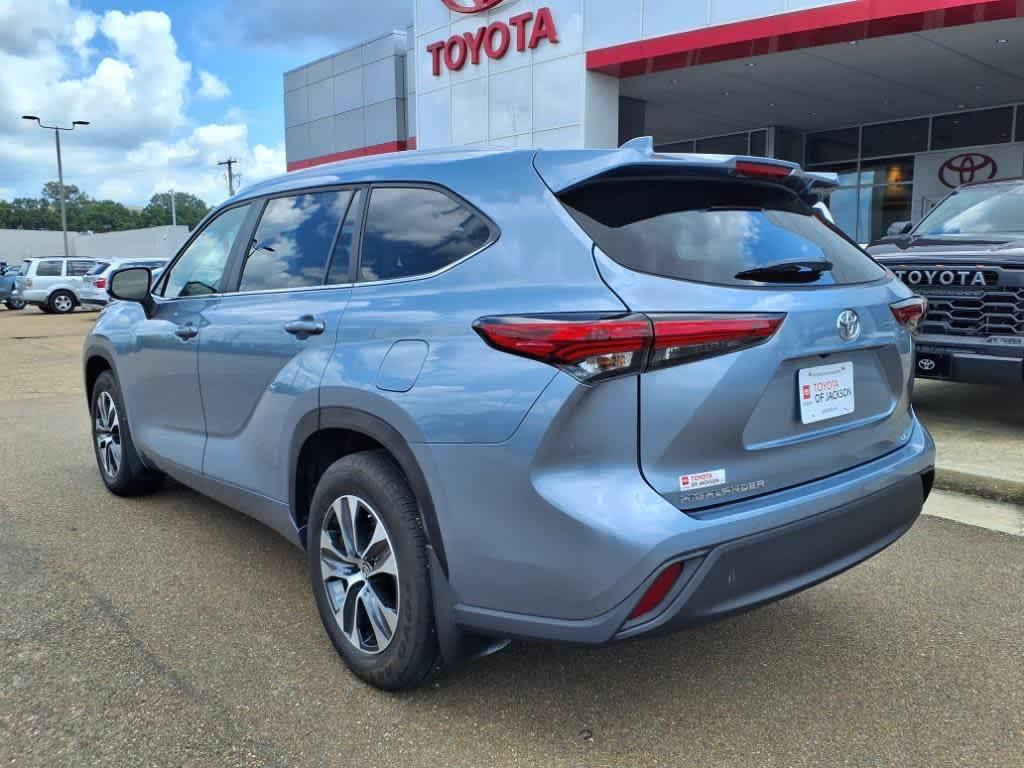 used 2023 Toyota Highlander car, priced at $39,290