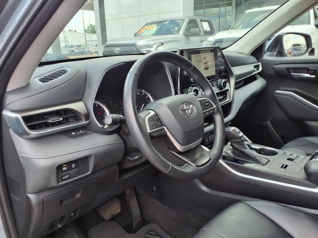 used 2023 Toyota Highlander car, priced at $39,290