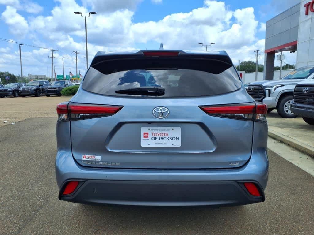 used 2023 Toyota Highlander car, priced at $39,290