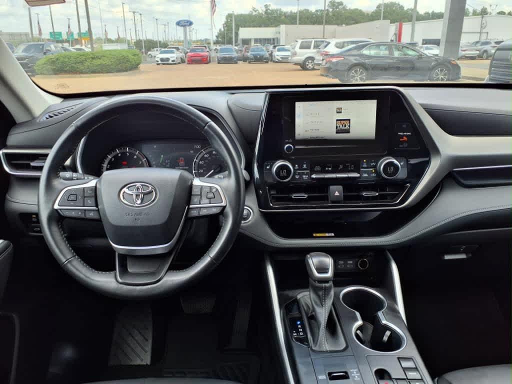 used 2023 Toyota Highlander car, priced at $39,290