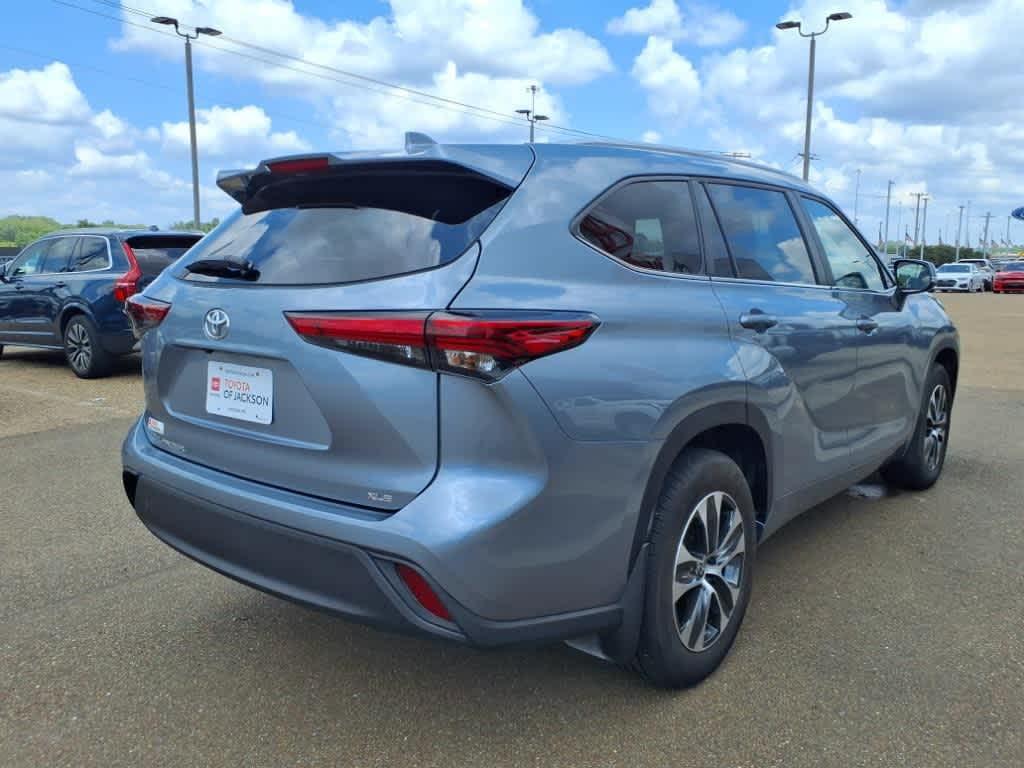 used 2023 Toyota Highlander car, priced at $39,290