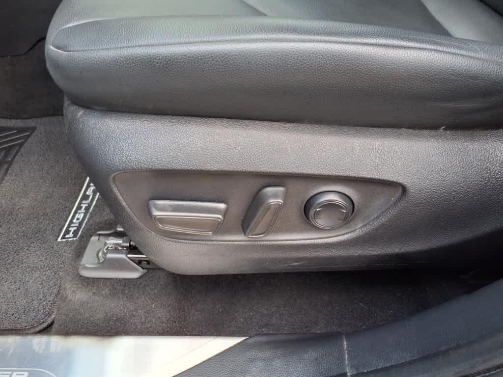 used 2023 Toyota Highlander car, priced at $39,290