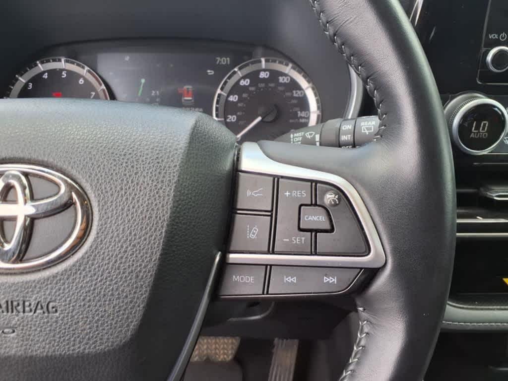 used 2023 Toyota Highlander car, priced at $39,290