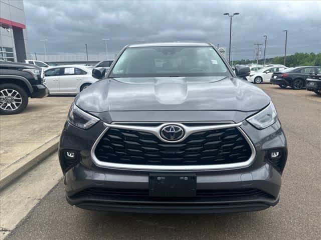 used 2023 Toyota Highlander car, priced at $34,490