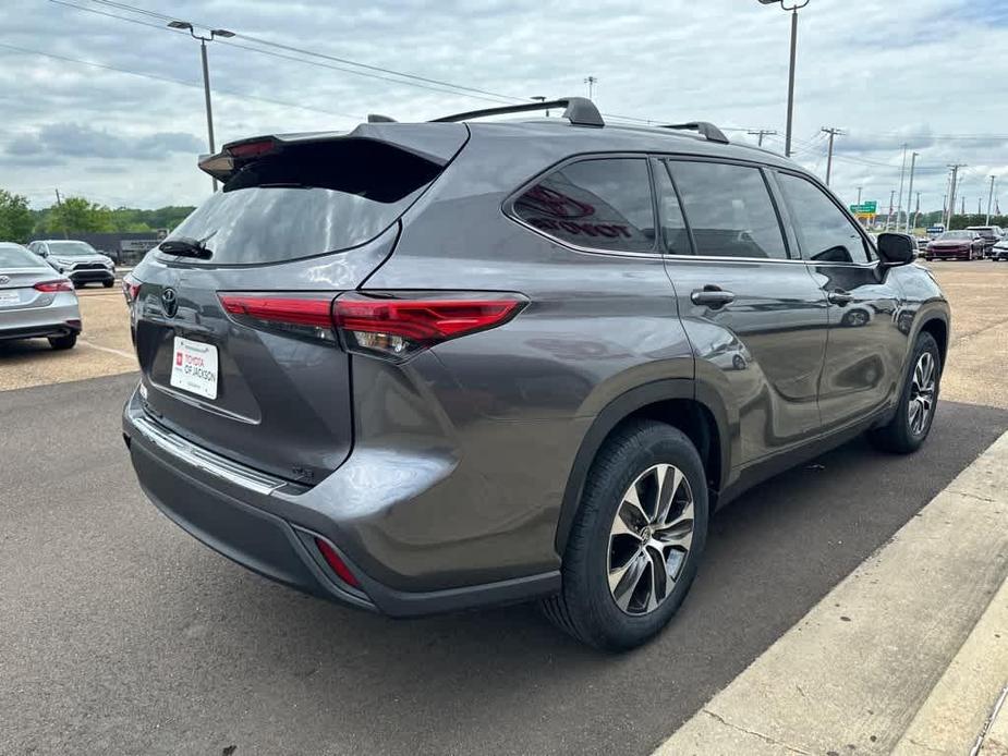 used 2022 Toyota Highlander car, priced at $33,895