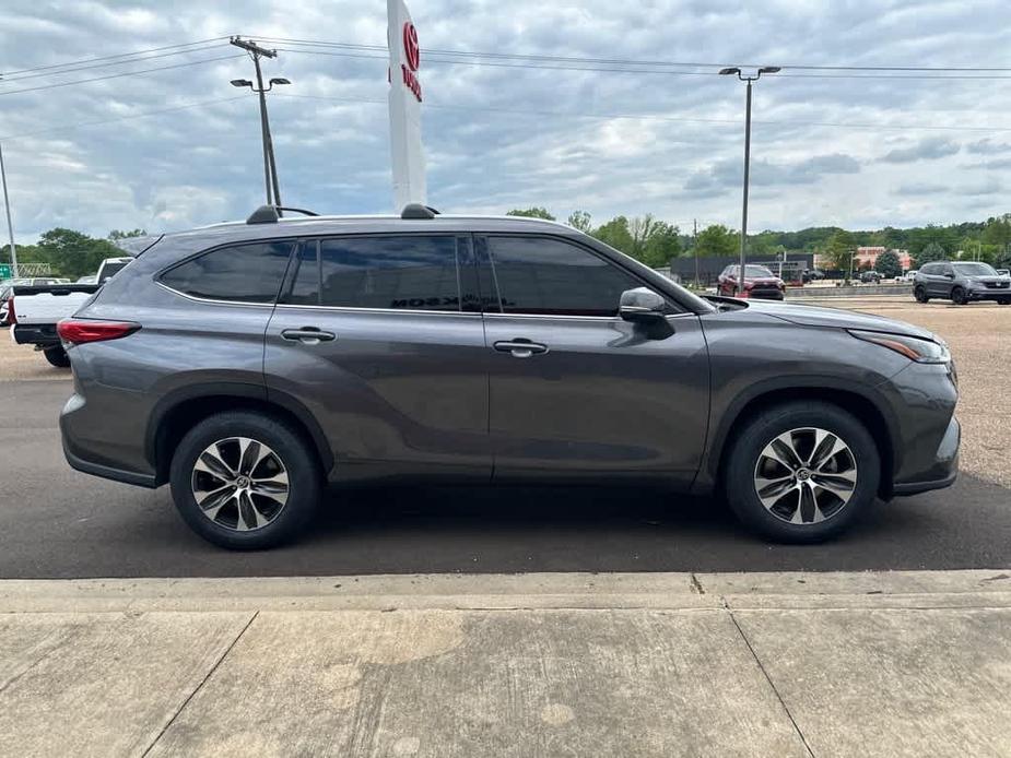 used 2022 Toyota Highlander car, priced at $33,895