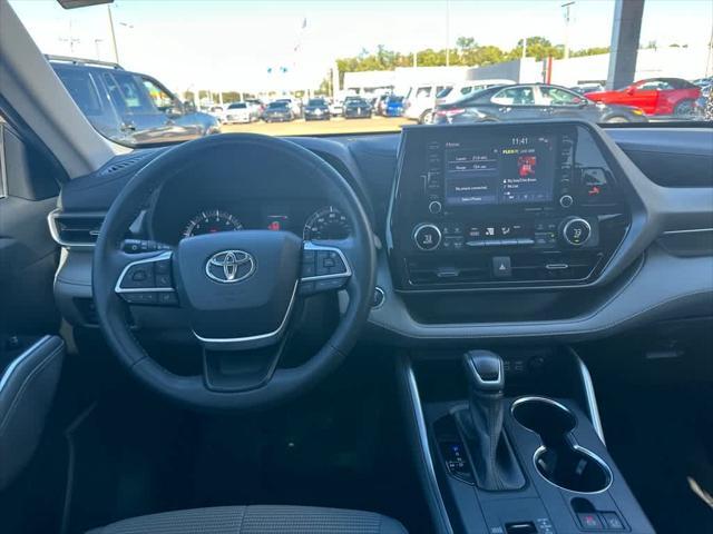 used 2022 Toyota Highlander car, priced at $31,899