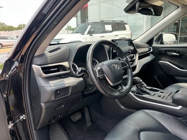 used 2022 Toyota Highlander car, priced at $34,200
