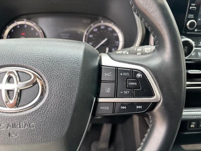 used 2022 Toyota Highlander car, priced at $34,200