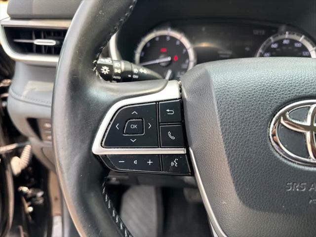 used 2022 Toyota Highlander car, priced at $34,200