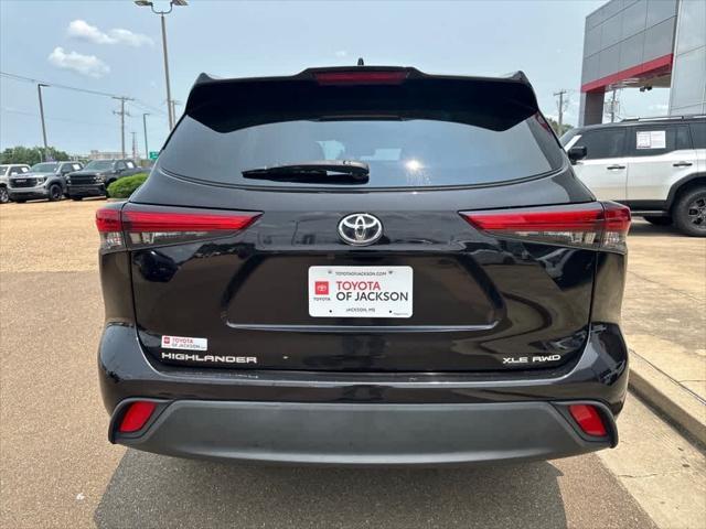 used 2022 Toyota Highlander car, priced at $34,200