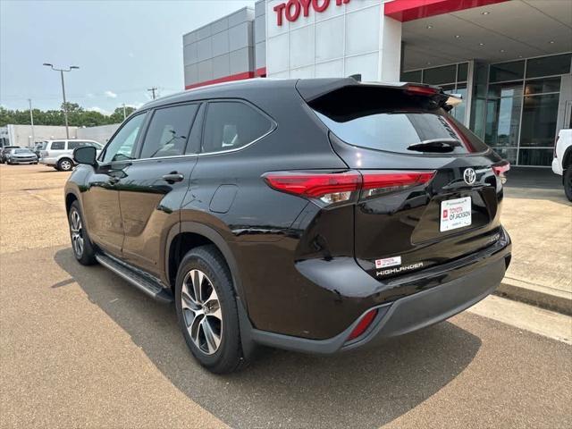 used 2022 Toyota Highlander car, priced at $34,200