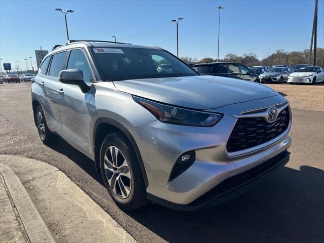 used 2024 Toyota Highlander Hybrid car, priced at $45,990