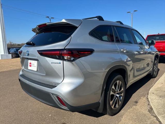 used 2024 Toyota Highlander Hybrid car, priced at $45,990