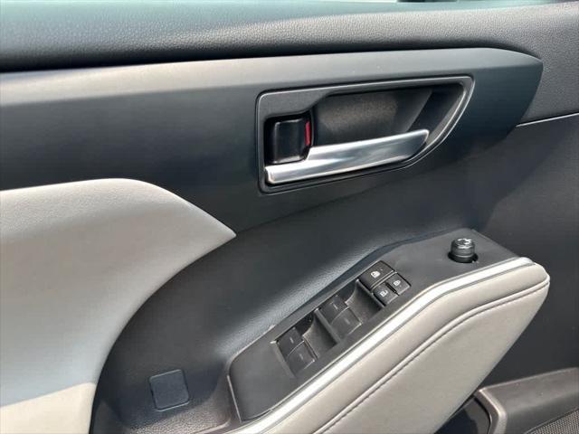 used 2023 Toyota Highlander car, priced at $40,990