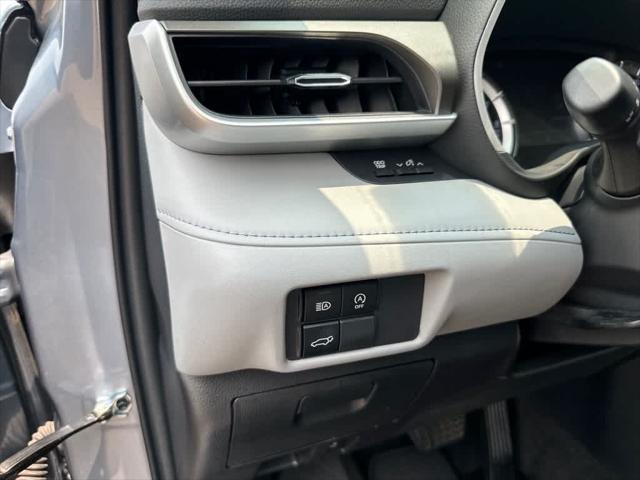 used 2023 Toyota Highlander car, priced at $40,990